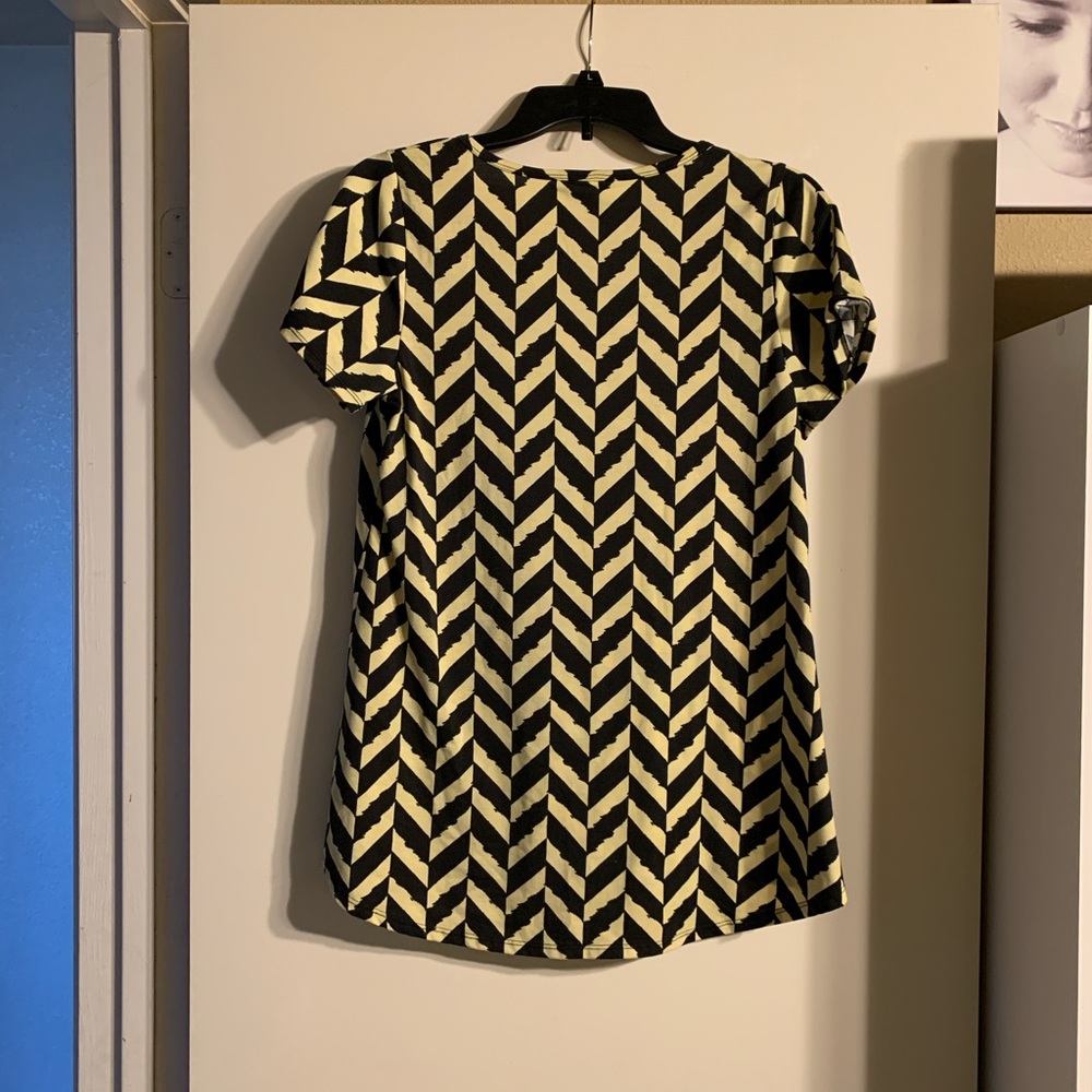 EUC Lularoe Perfect Tee